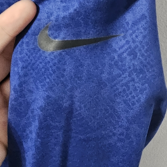 NIKE | Pro Warm Embossed Heights Vixen Raglan Zip Training Top in Navy - Picture 6 of 9